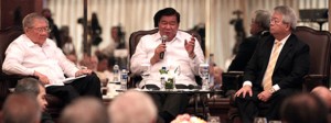 Senate President Franklin Drilon (center) with House Speaker Feliciano Belmonte and Makati Business Club Chairman Ramon del Rosario. (photo from Senate PRIB/JV)