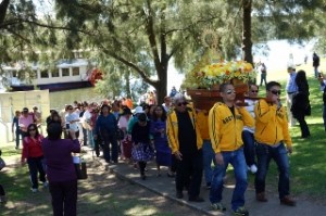 Procession fof the faithful rom the Nepean River