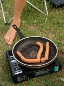 1401 - Lunchbox cooker in use with oversized pan (242x320)