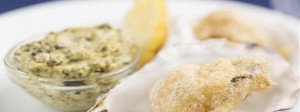 Deep-fried oysters with seaweed 